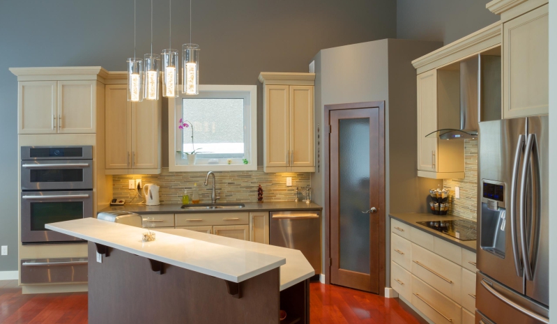 ideal-maids-cleaning-kitchen-vancouver